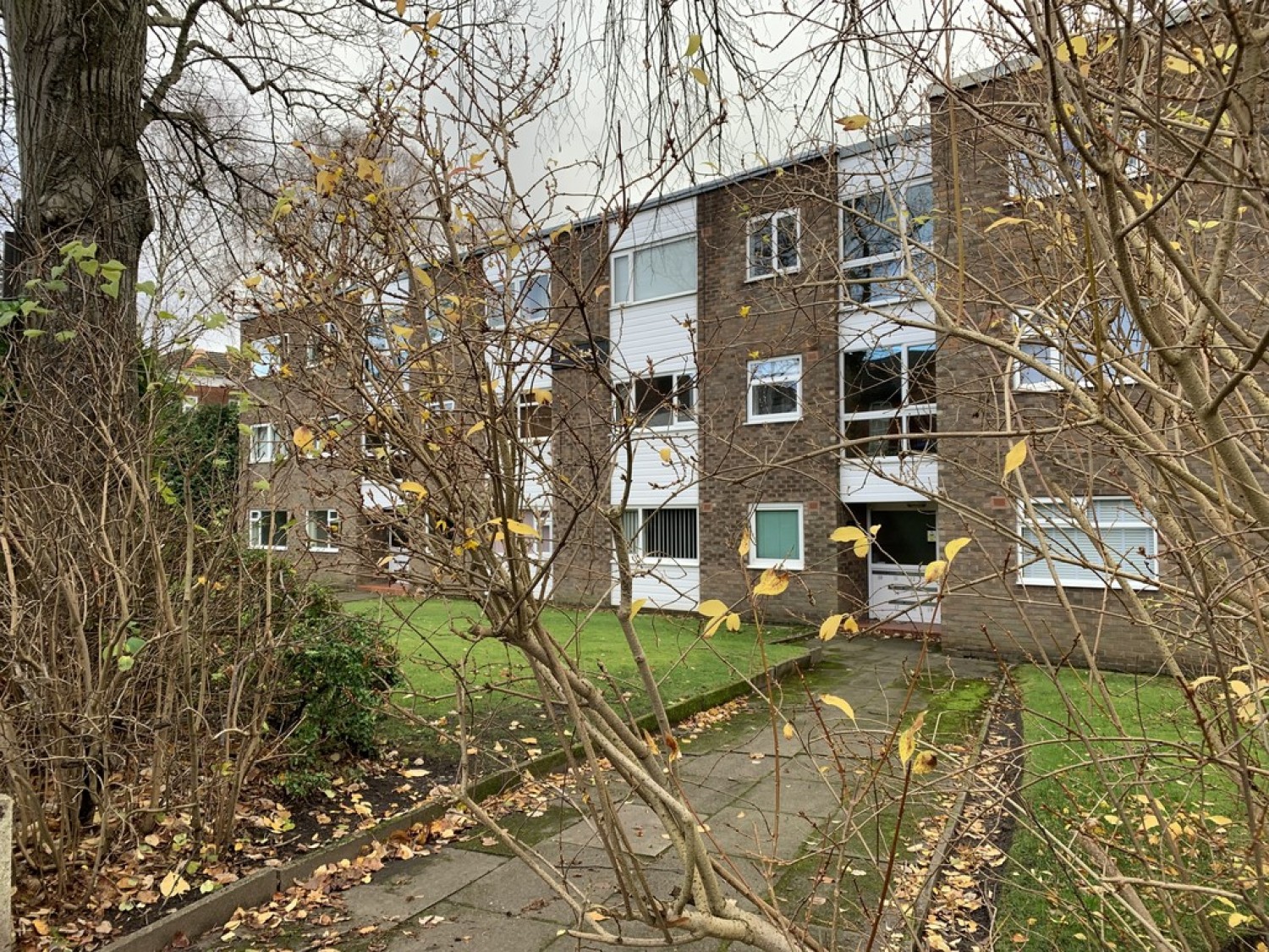 2 bedroom Flat in Heaton Moor Road, Heaton Moor, Stockport