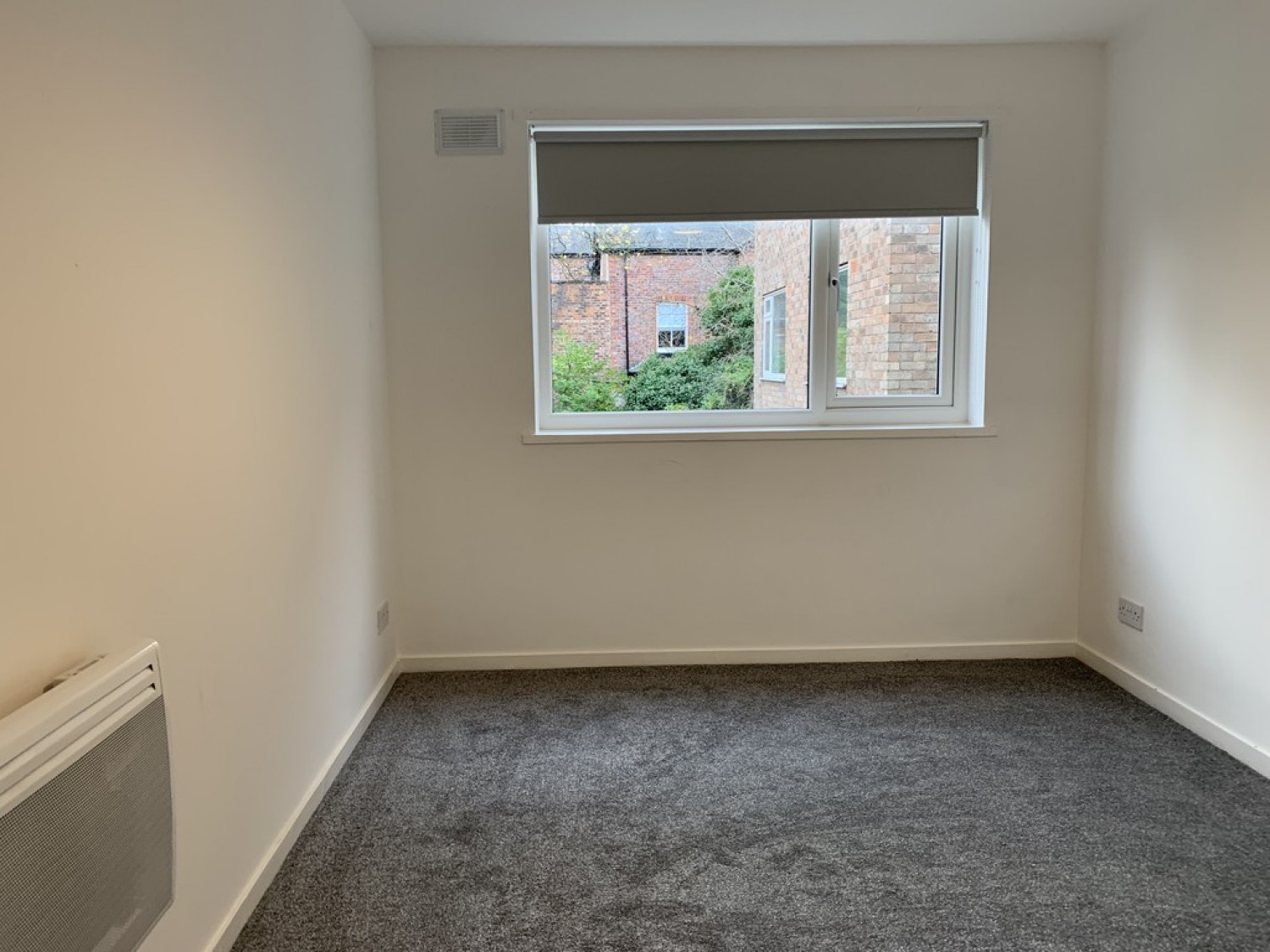 2 bedroom Flat in Heaton Moor Road, Heaton Moor, Stockport