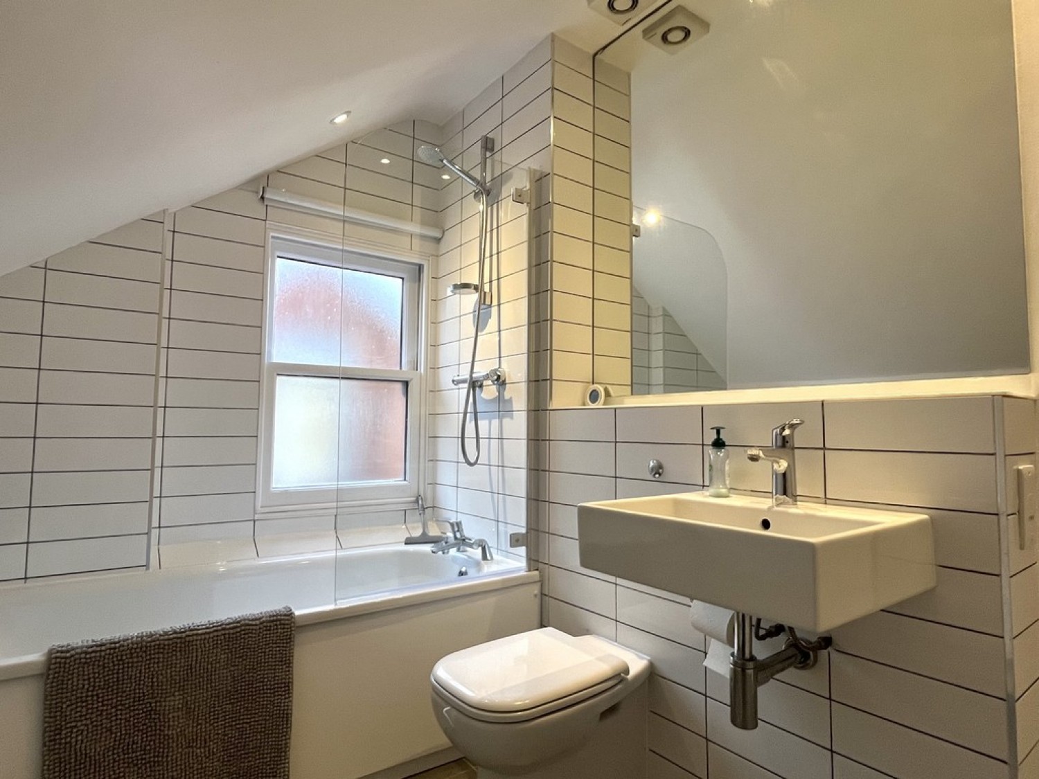 2 bedroom Flat for Letting Wilbraham Road, Chorlton, Manchester