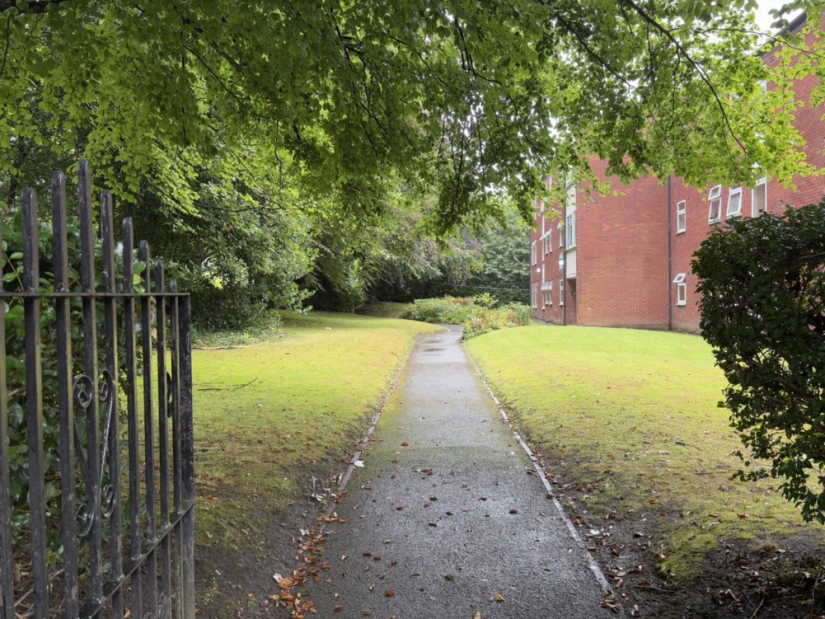 Upper Chorlton Road, Whalley Range, Manchesteer