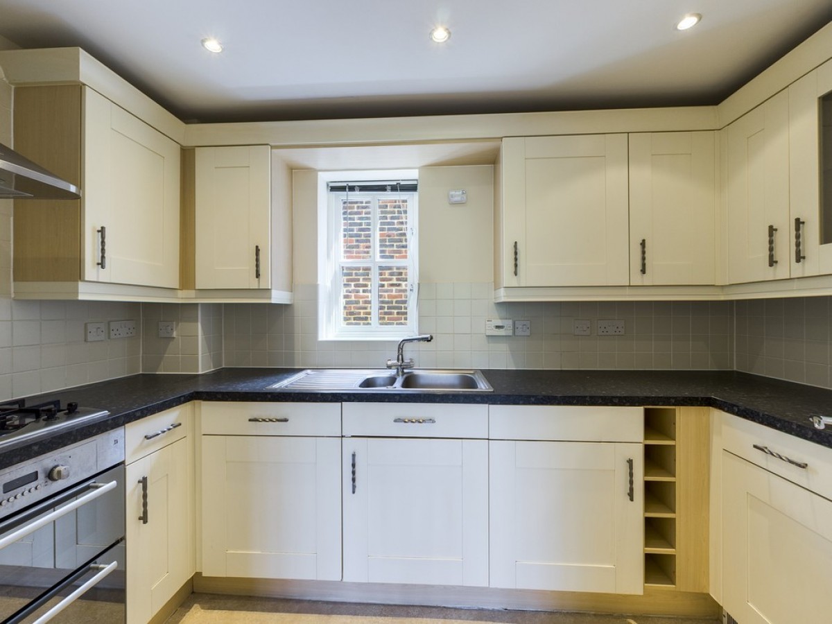 Farriers Lea, Bolnore Village