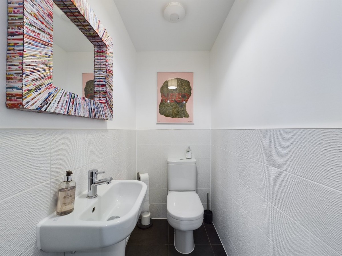 Larkspur Drive, Burgess Hill