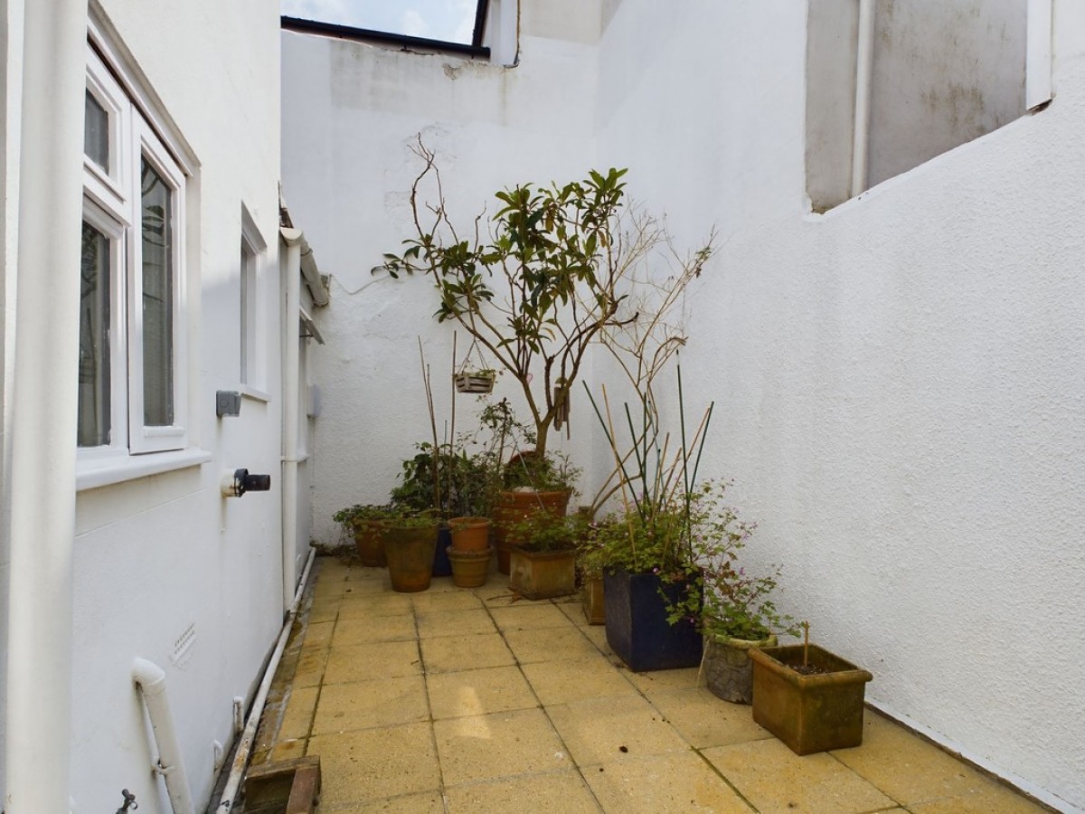 Basement Flat, 31a Montpelier Street, Brighton