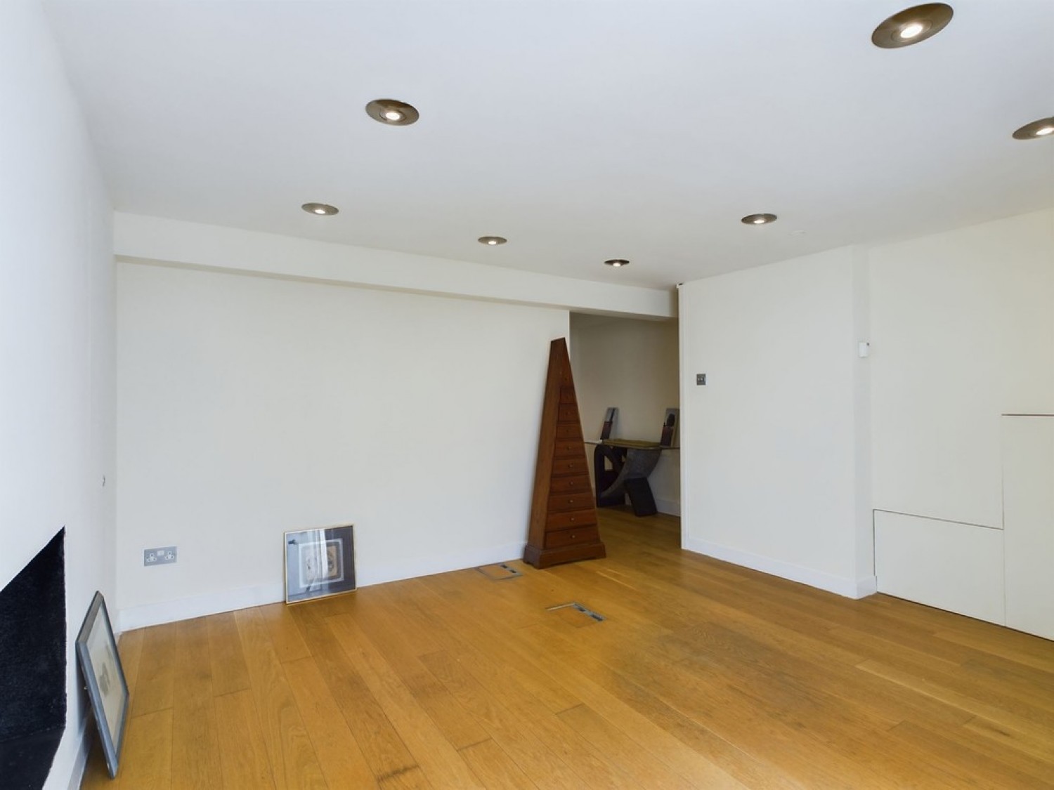 Basement Flat, 31a Montpelier Street, Brighton