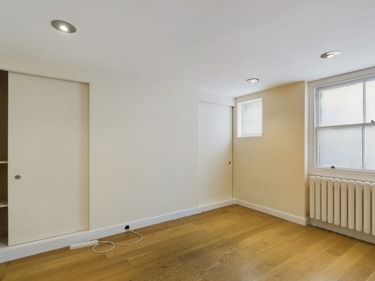 Basement Flat, 31a Montpelier Street, Brighton