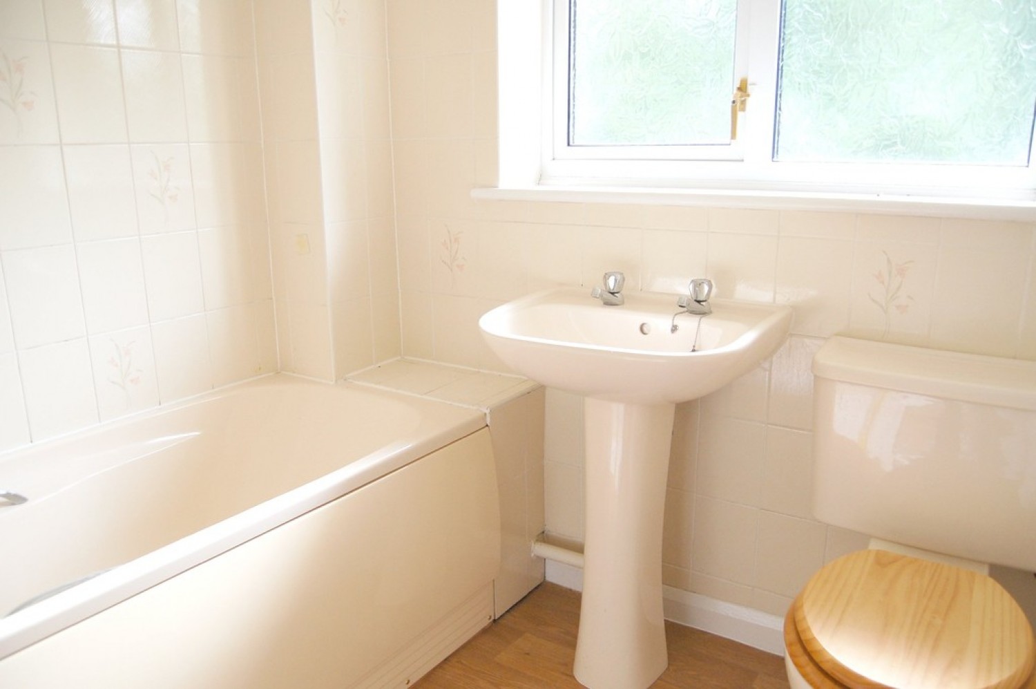 3 bedroom House for Sale Wealden Way, Haywards Heath