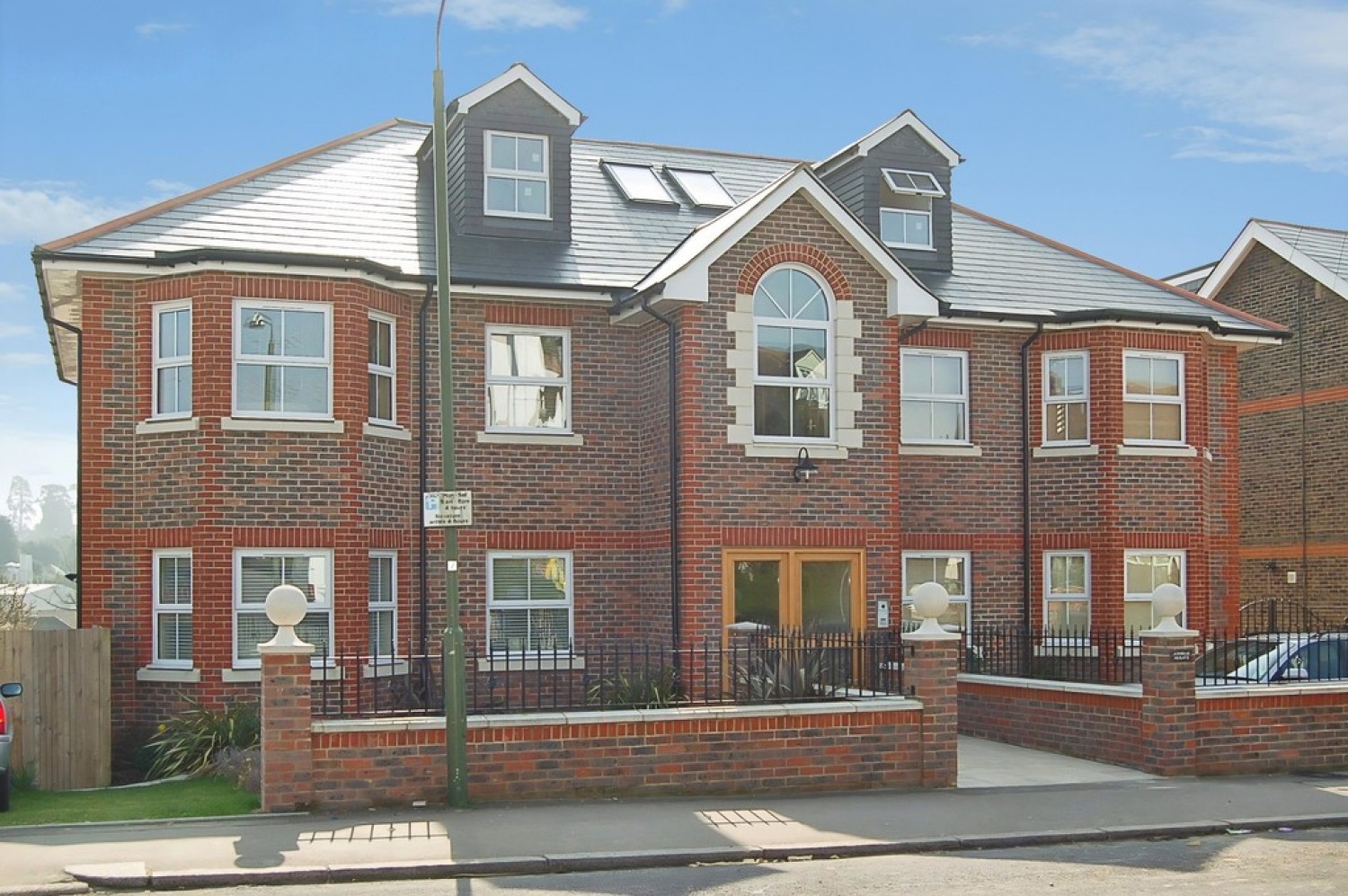 2 bedroom Flat for Sale 8 Ashmead Heights