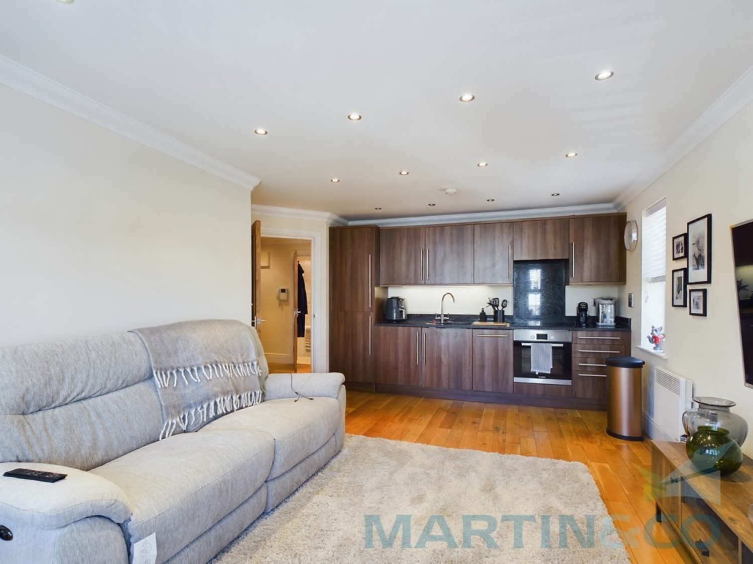 2 bedroom Flat for Sale 8 Ashmead Heights