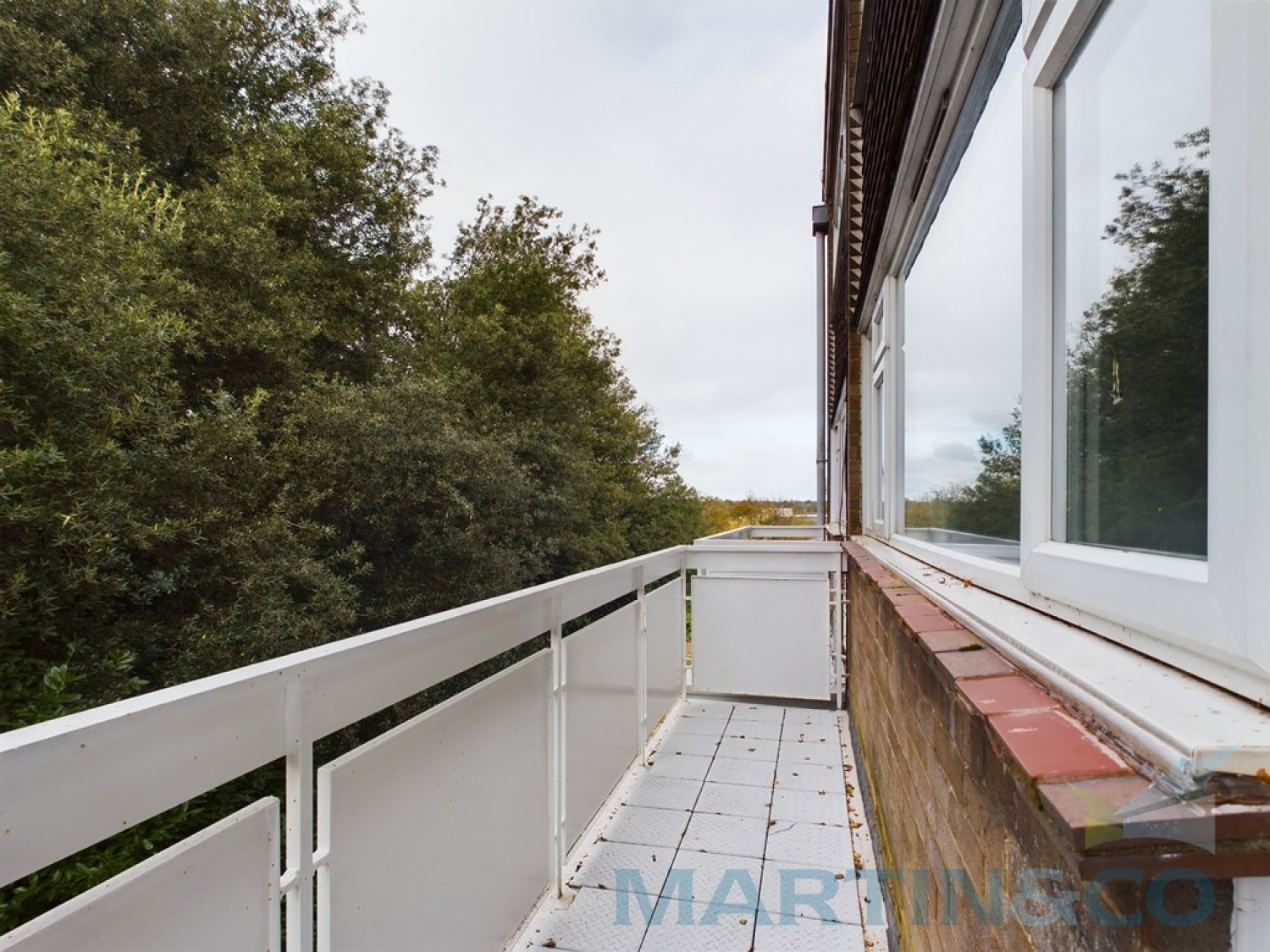 2 bedroom Flat for Sale Perrymount Road, Haywards Heath, West Sussex