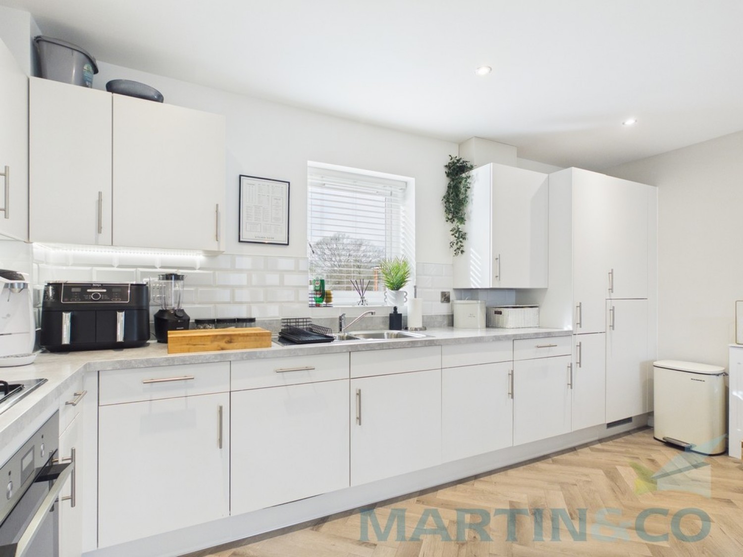 2 bedroom Flat for Sale Icarus Avenue, Burgess Hill