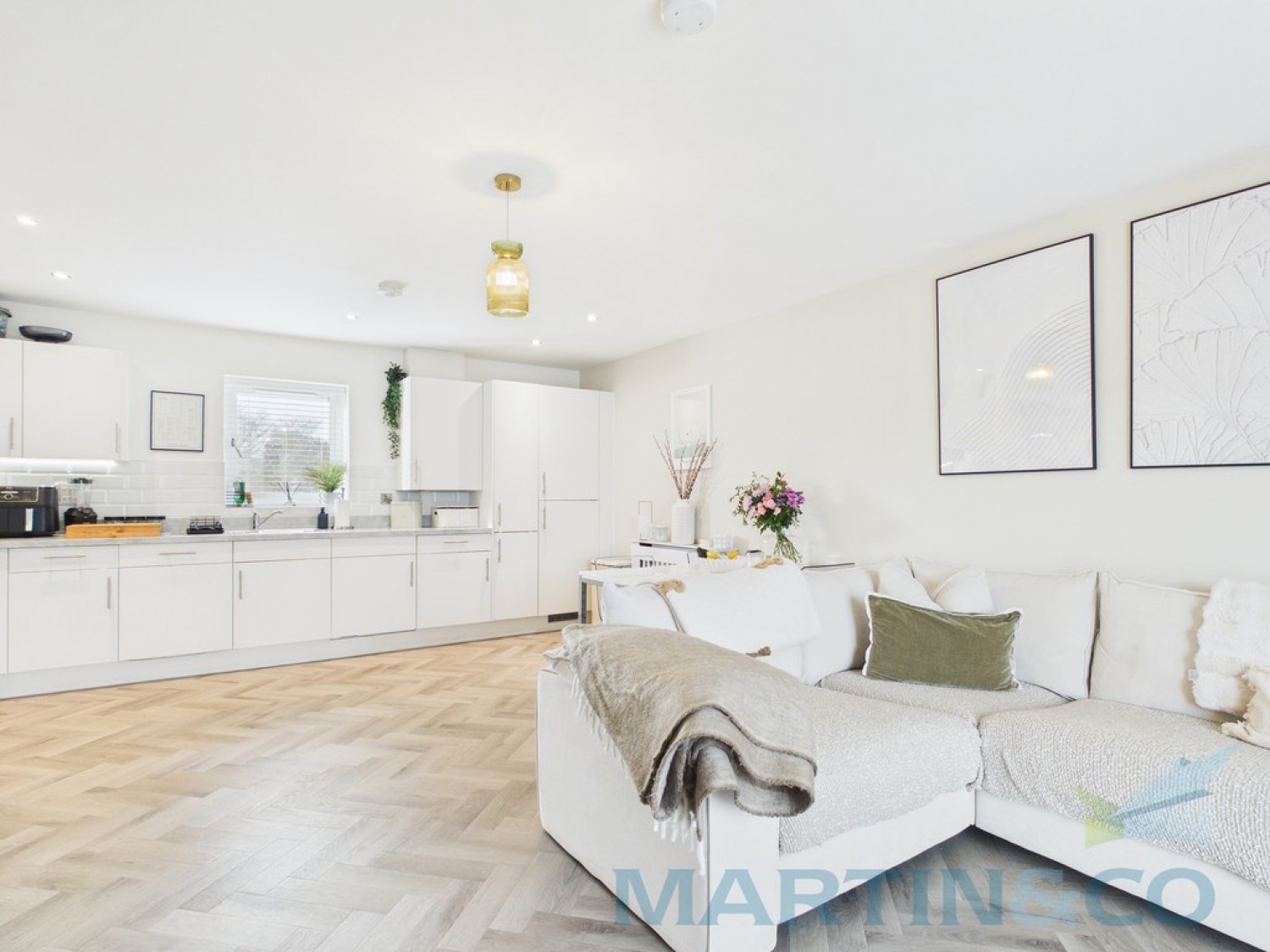 2 bedroom Flat for Sale Icarus Avenue, Burgess Hill