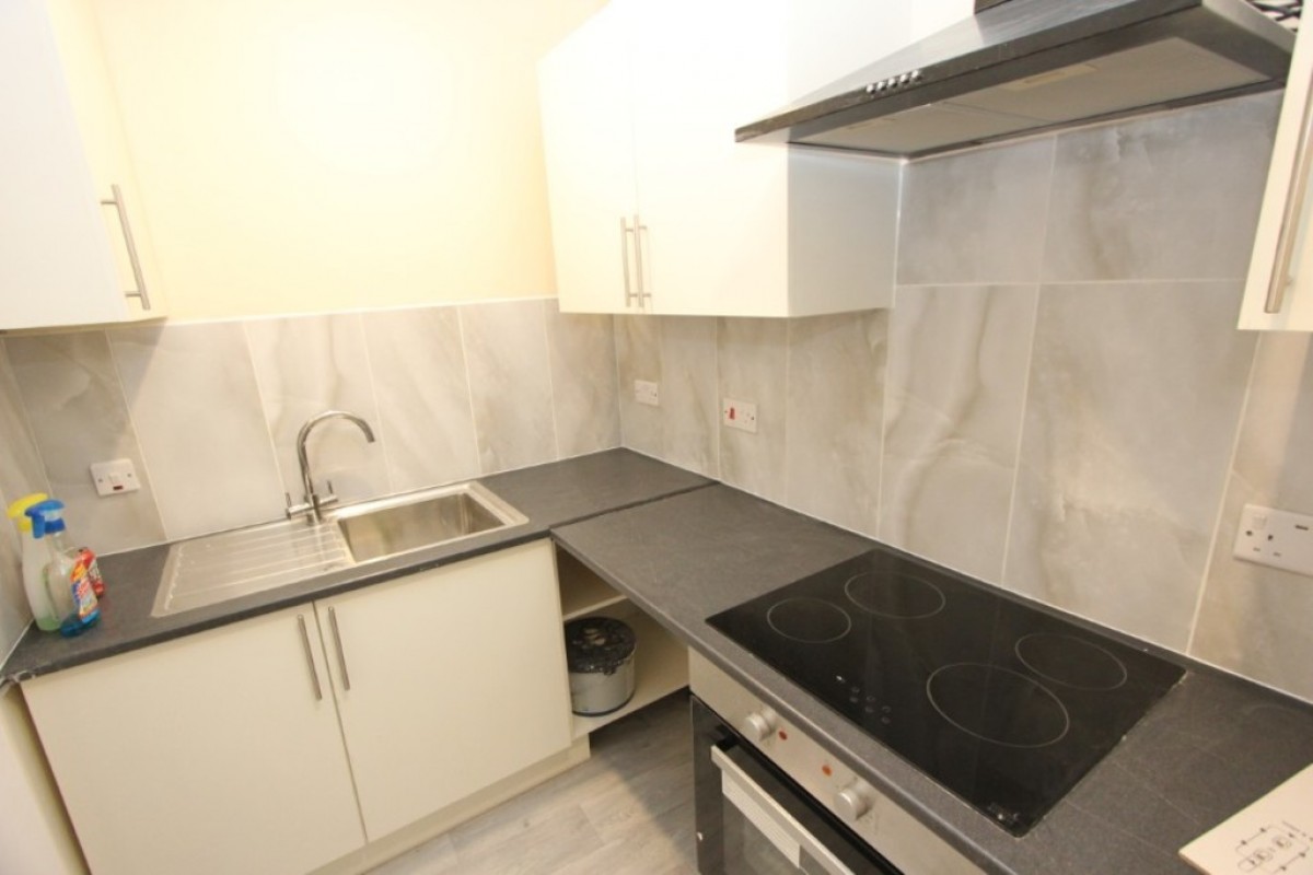 GOVANHILL - Craigie St - Unfurnished