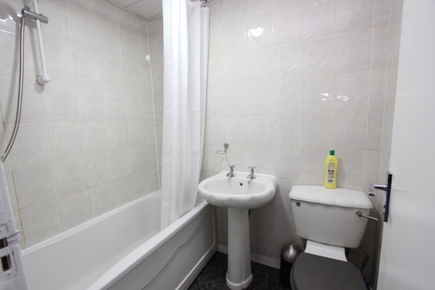 3 bedroom Flat for Letting GOVANHILL, CALDER STREET, G42 7RE - UNFURNISHED