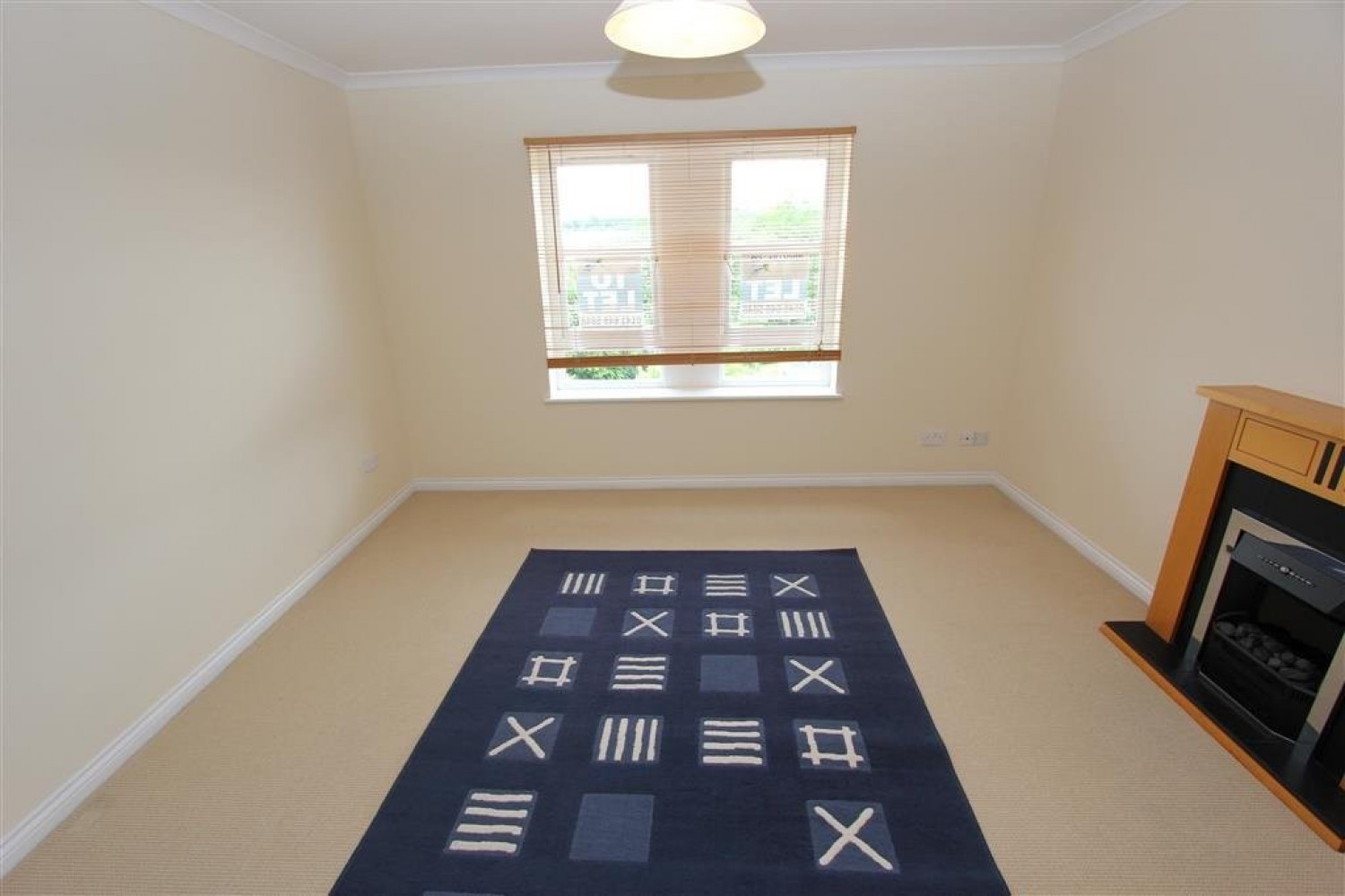 CATHCART - Old Castle Gardens - Two Bedroom Unfurnished Flat