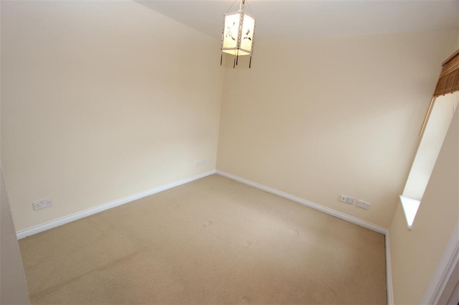 CATHCART - Old Castle Gardens - Two Bedroom Unfurnished Flat