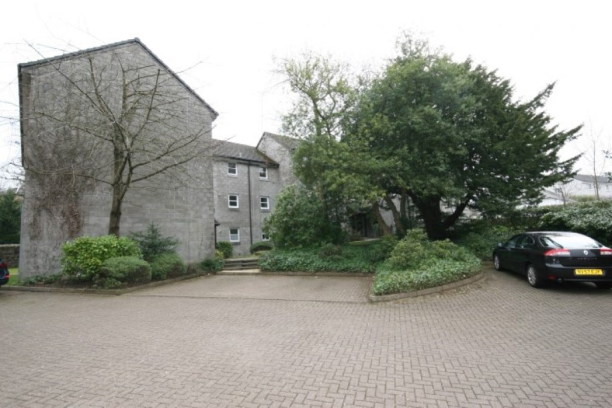 4 Auldhouse Court