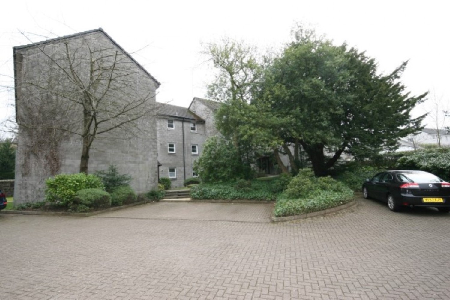 4 Auldhouse Court