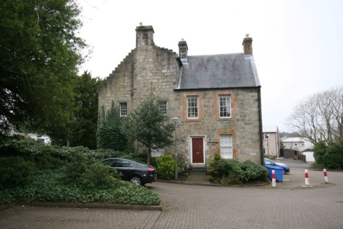 4 Auldhouse Court