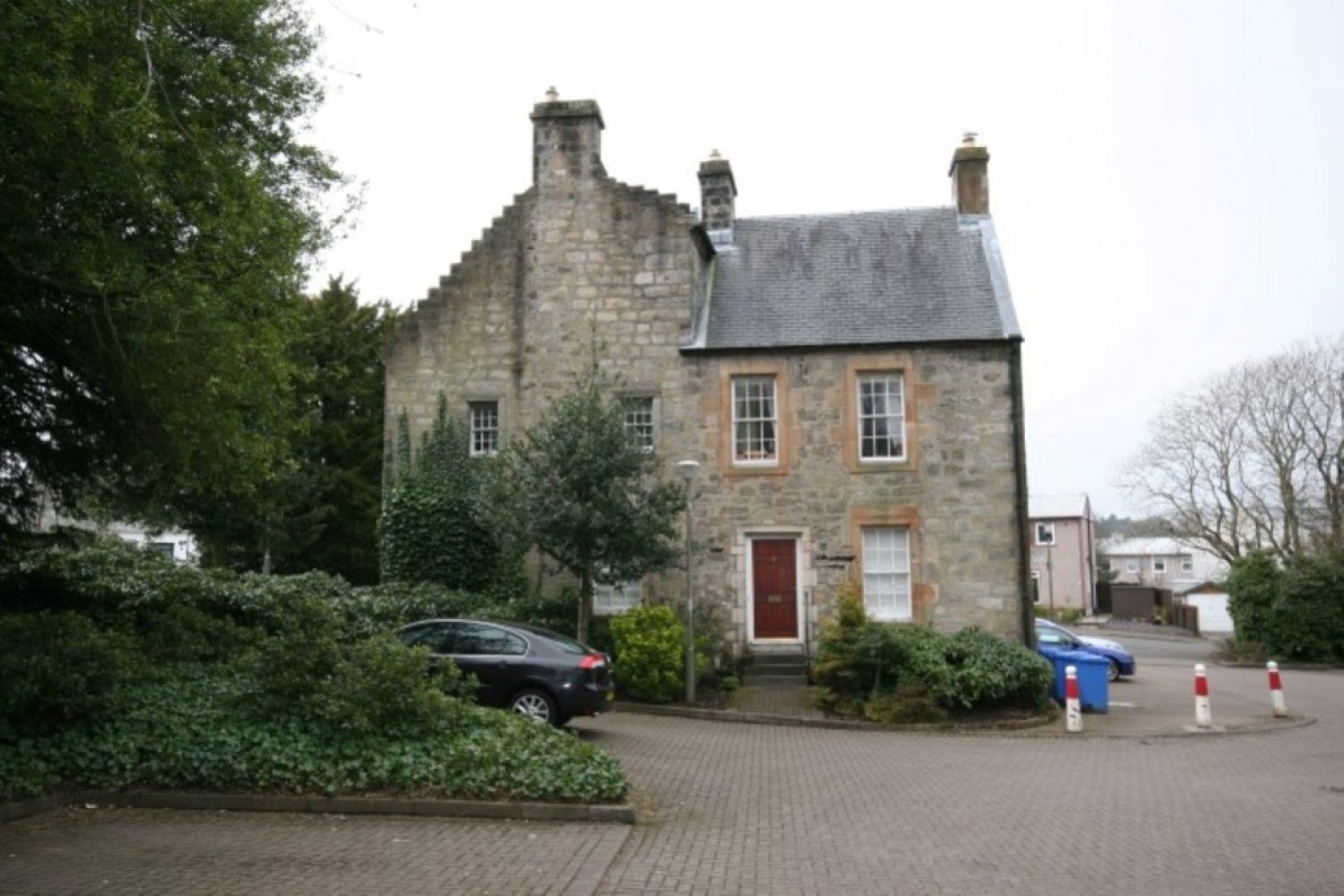 4 Auldhouse Court
