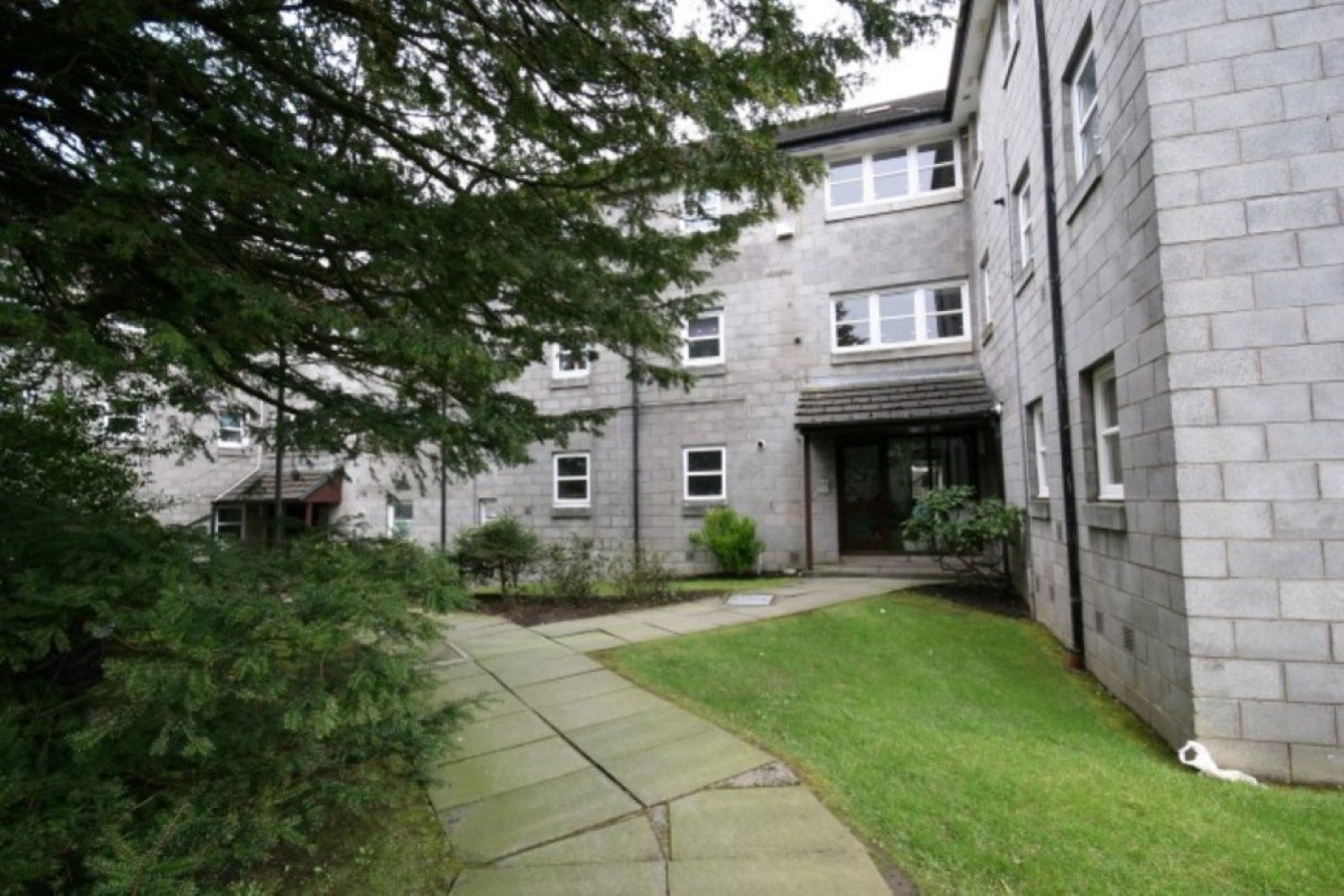 4 Auldhouse Court