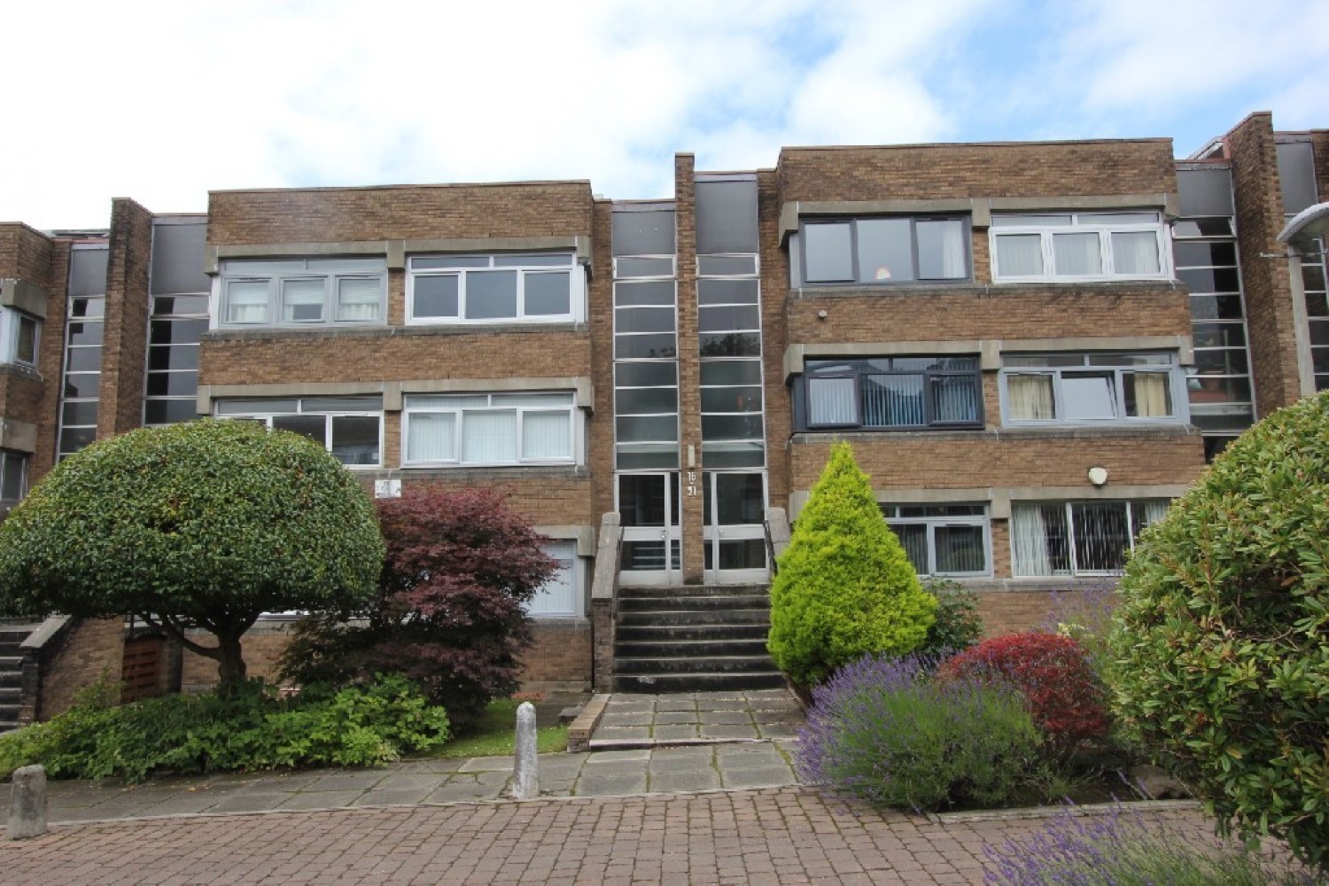 SHAWLANDS, HUNTLY COURT, G41 3BH - UNFURNISHED