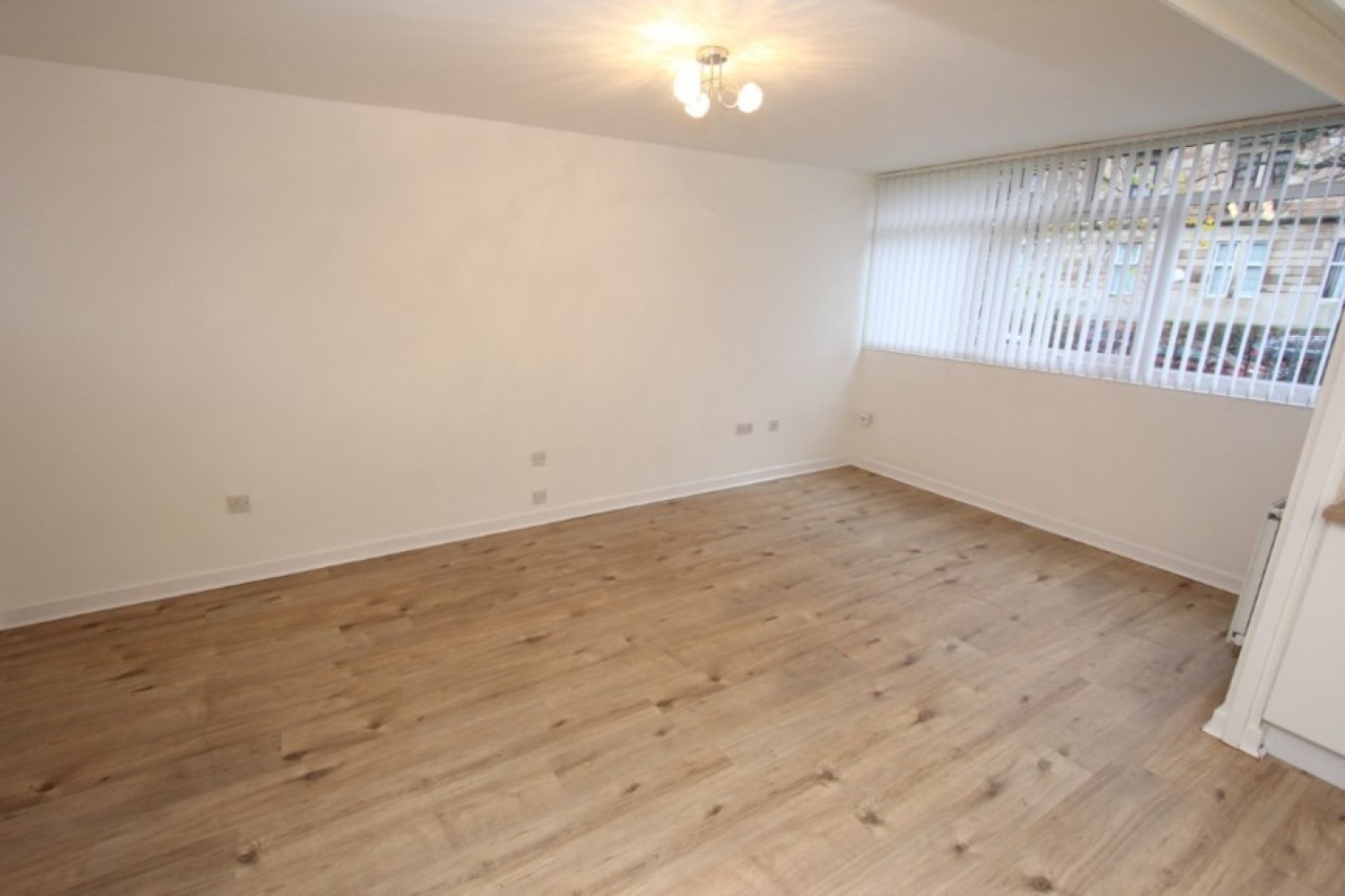 SHAWLANDS, HUNTLY COURT, G41 3BH - UNFURNISHED