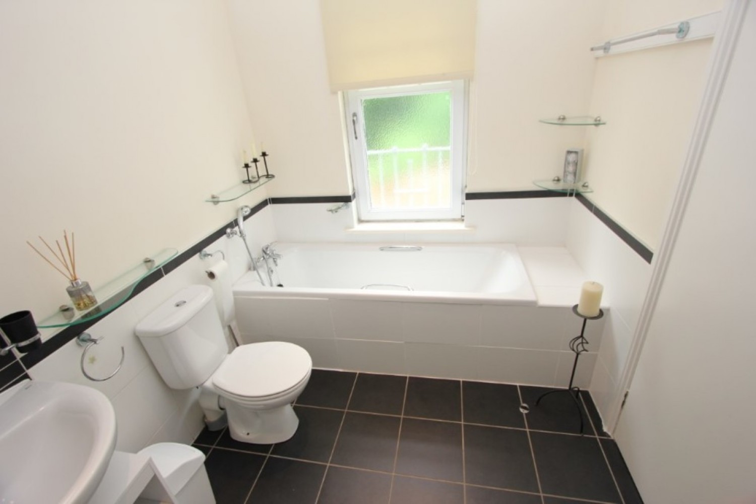 2 bedroom Flat for Letting BLANTYRE, STATION ROAD, G72 9BX - FURNISHED