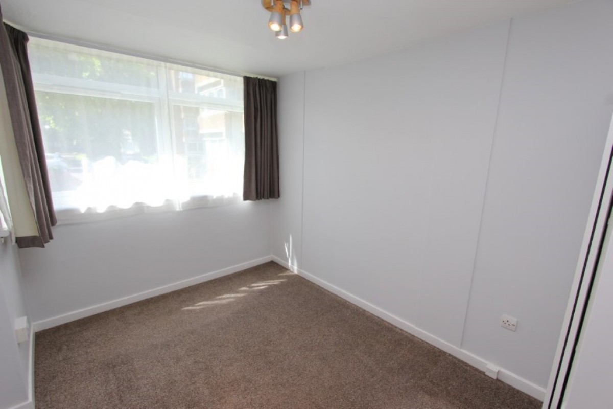 SHAWLANDS, ROSSLYN COURT, G41 3HA - UNFURNISHED