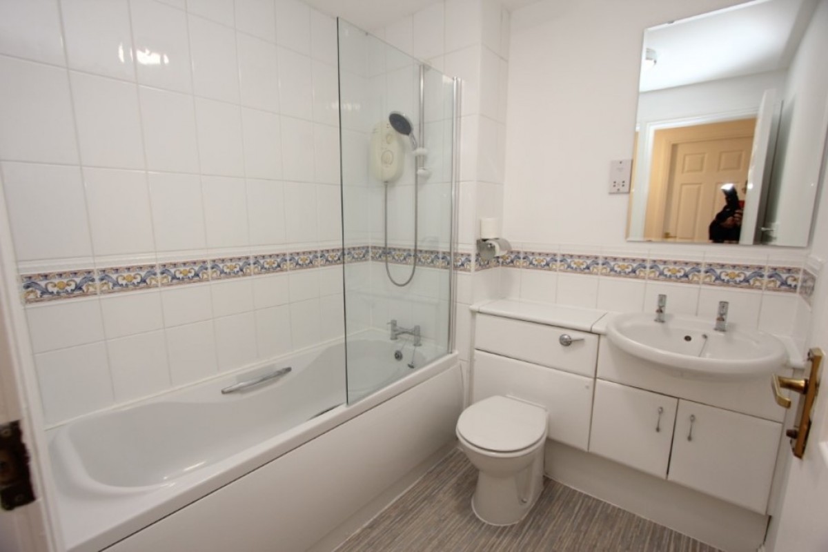 SHAWLANDS - WALTON STREET- G41 3LG
