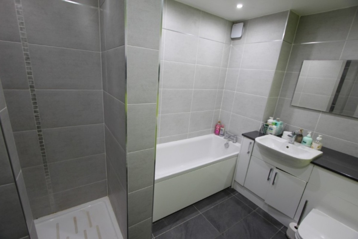 LANGSIDE- Camphill Avenue- G41 3AS