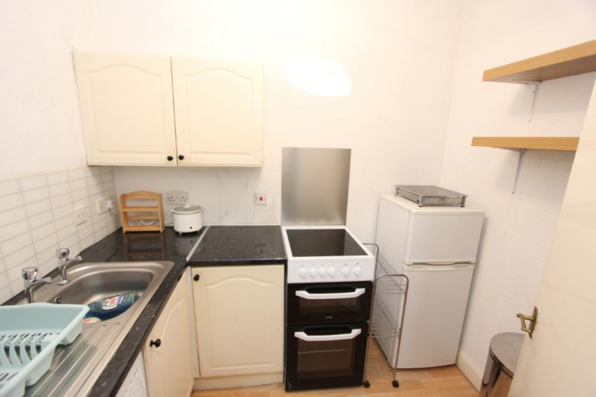 MOUNT FLORIDA- CORDINER ST- G44 4TY-UN FURNISHED