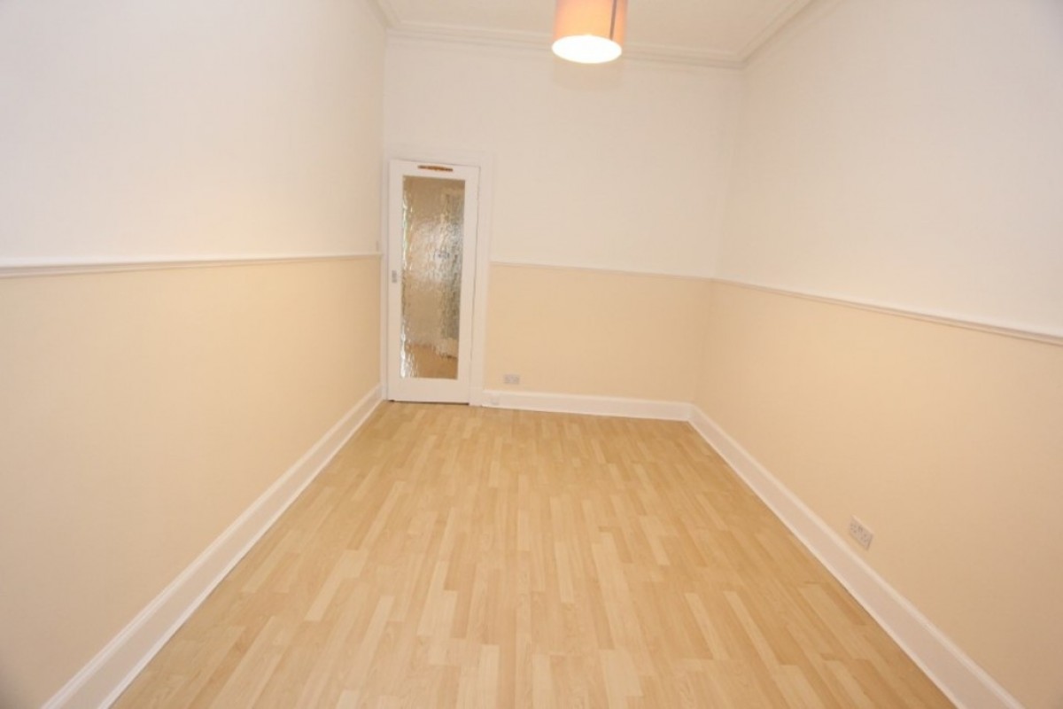1/2, 435 Paisley Road West
