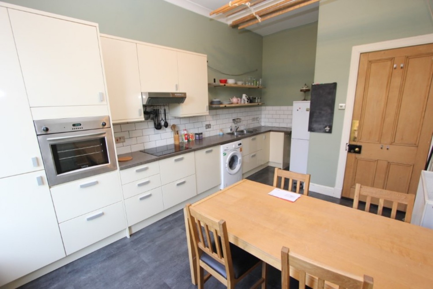 2 bedroom Flat in LANGSIDE- Millbrae Crescent- G42 9UW