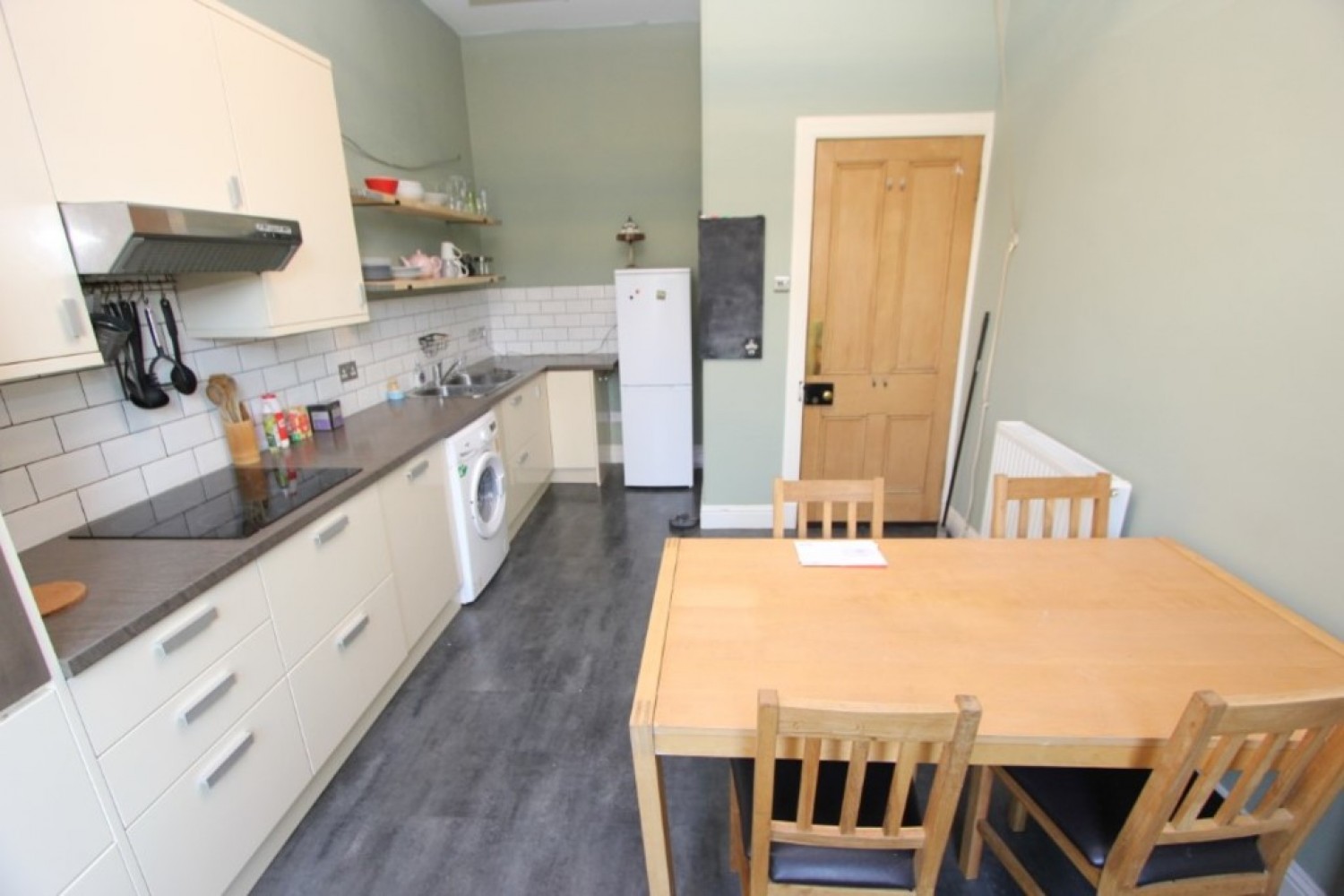 2 bedroom Flat in LANGSIDE- Millbrae Crescent- G42 9UW