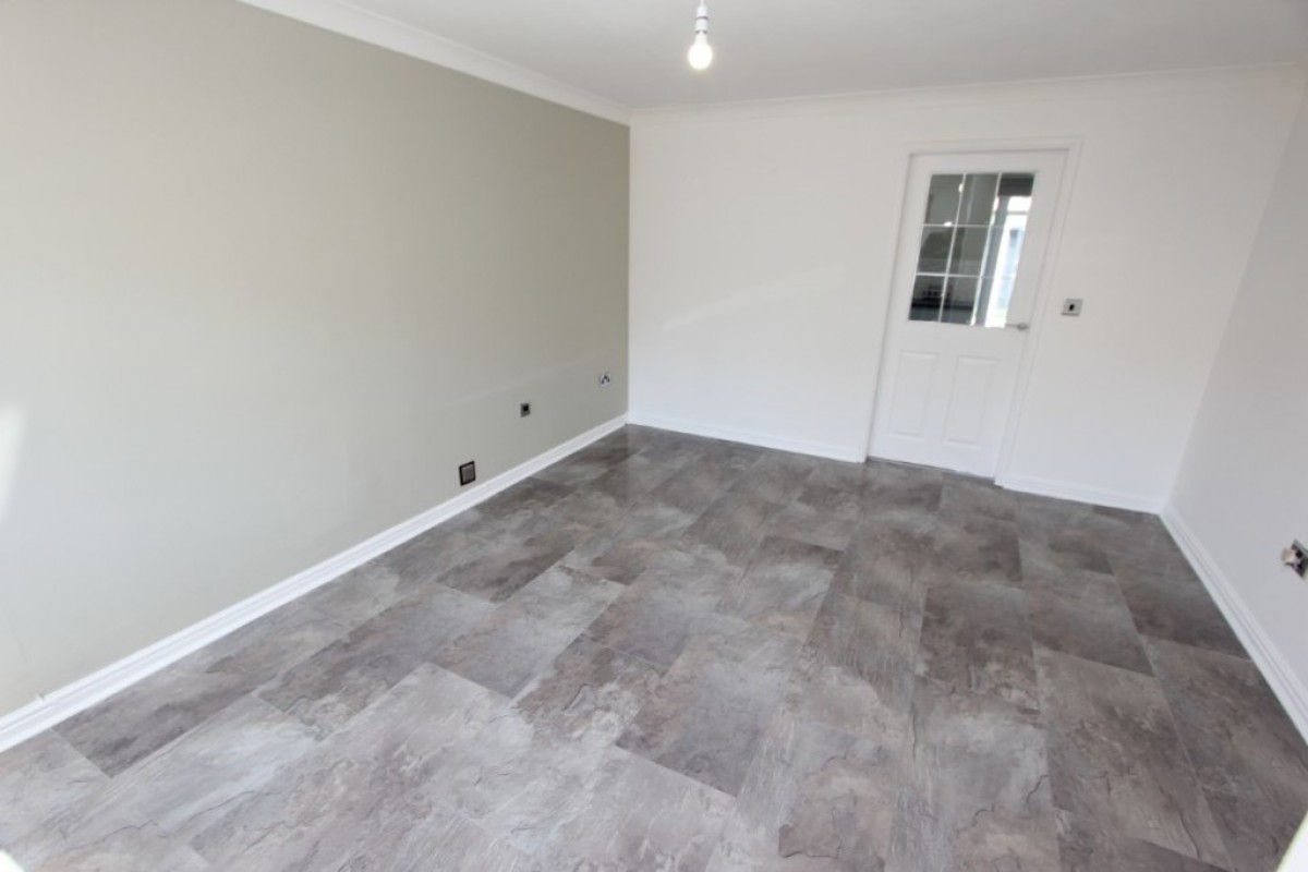 CABUSLANG- Dalziel Crescent- G72 7UR