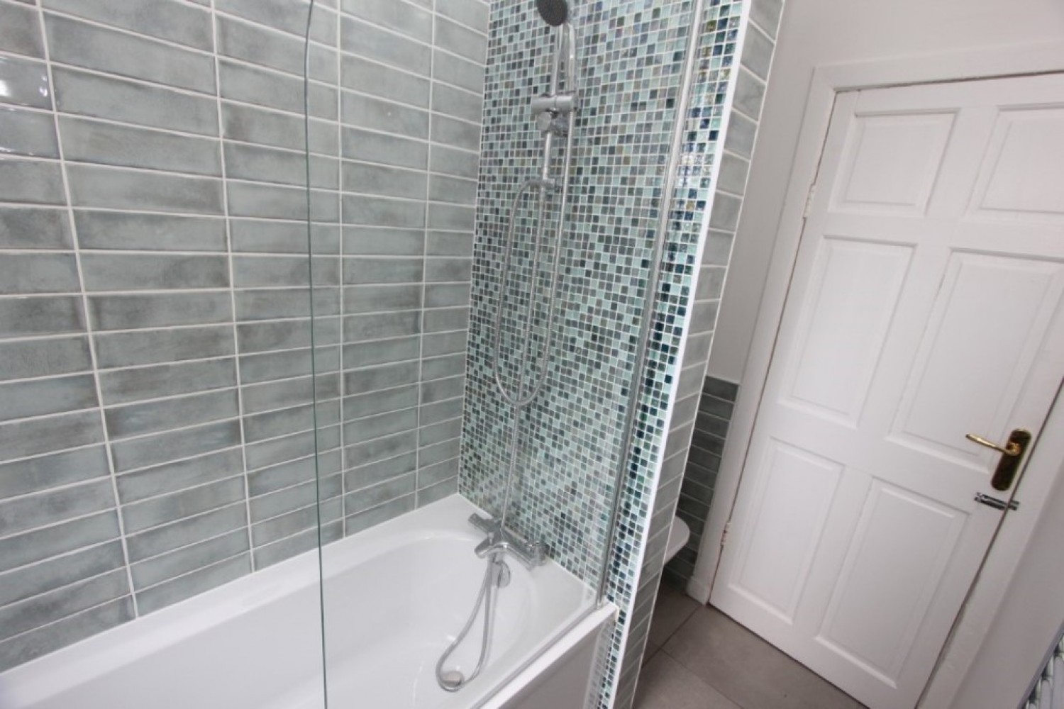 THORNLIEBANK- Harport Street - G46 8HD