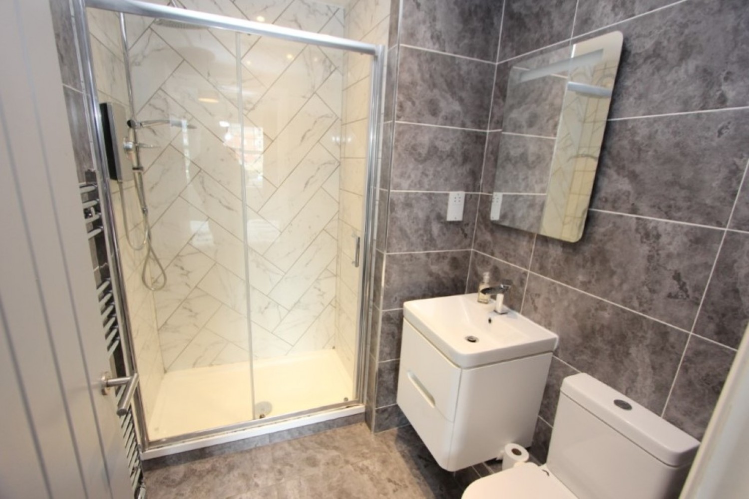 SHAWLANDS- RIVERFORD RD- FURNISHED