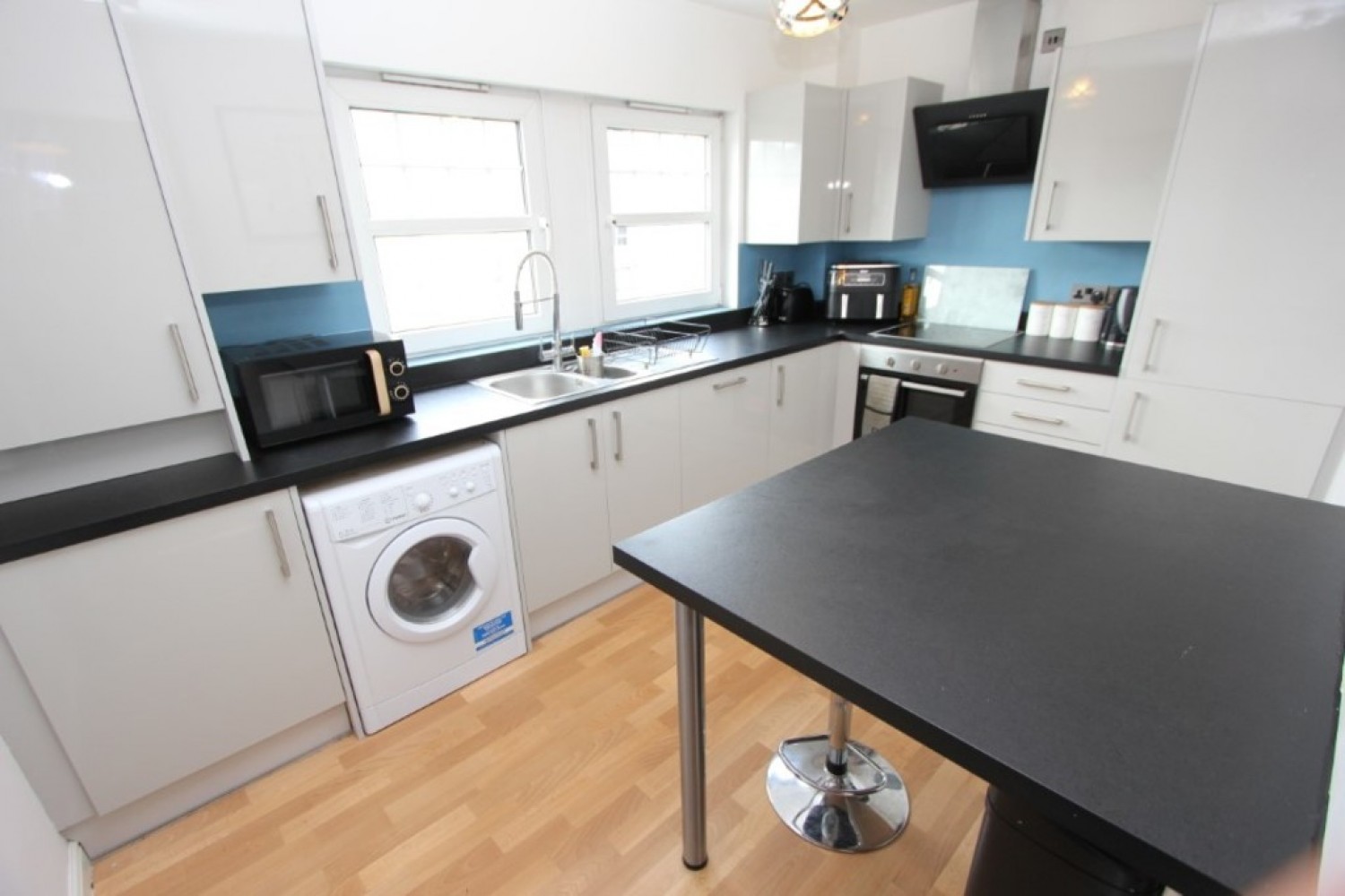 SHAWLANDS- RIVERFORD RD- FURNISHED