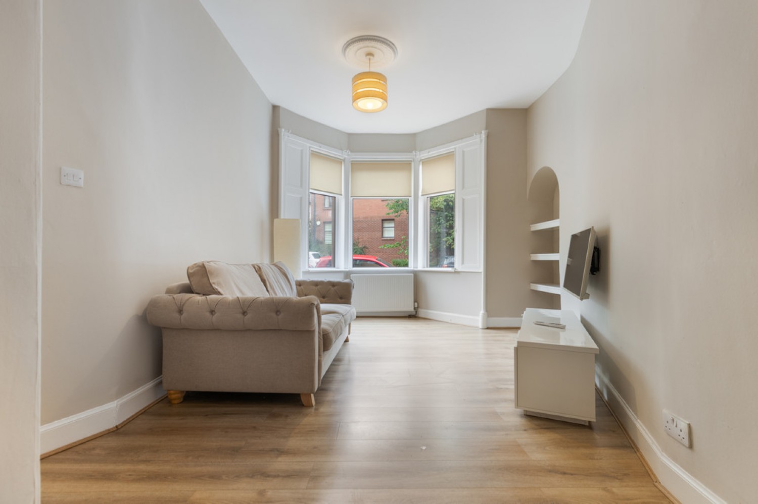 1 bedroom Flat for Sale Shawlands-Eastwood Avenue