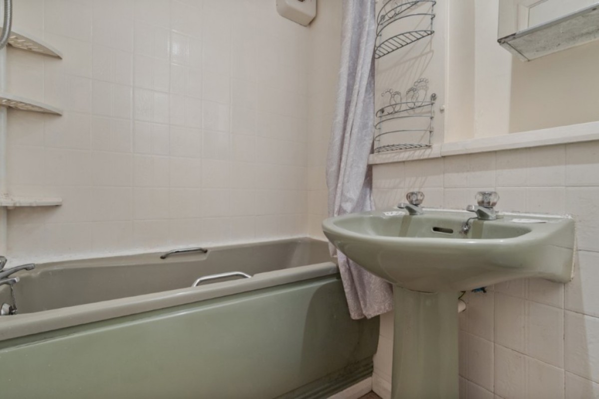 Princes Gate - Rutherglen