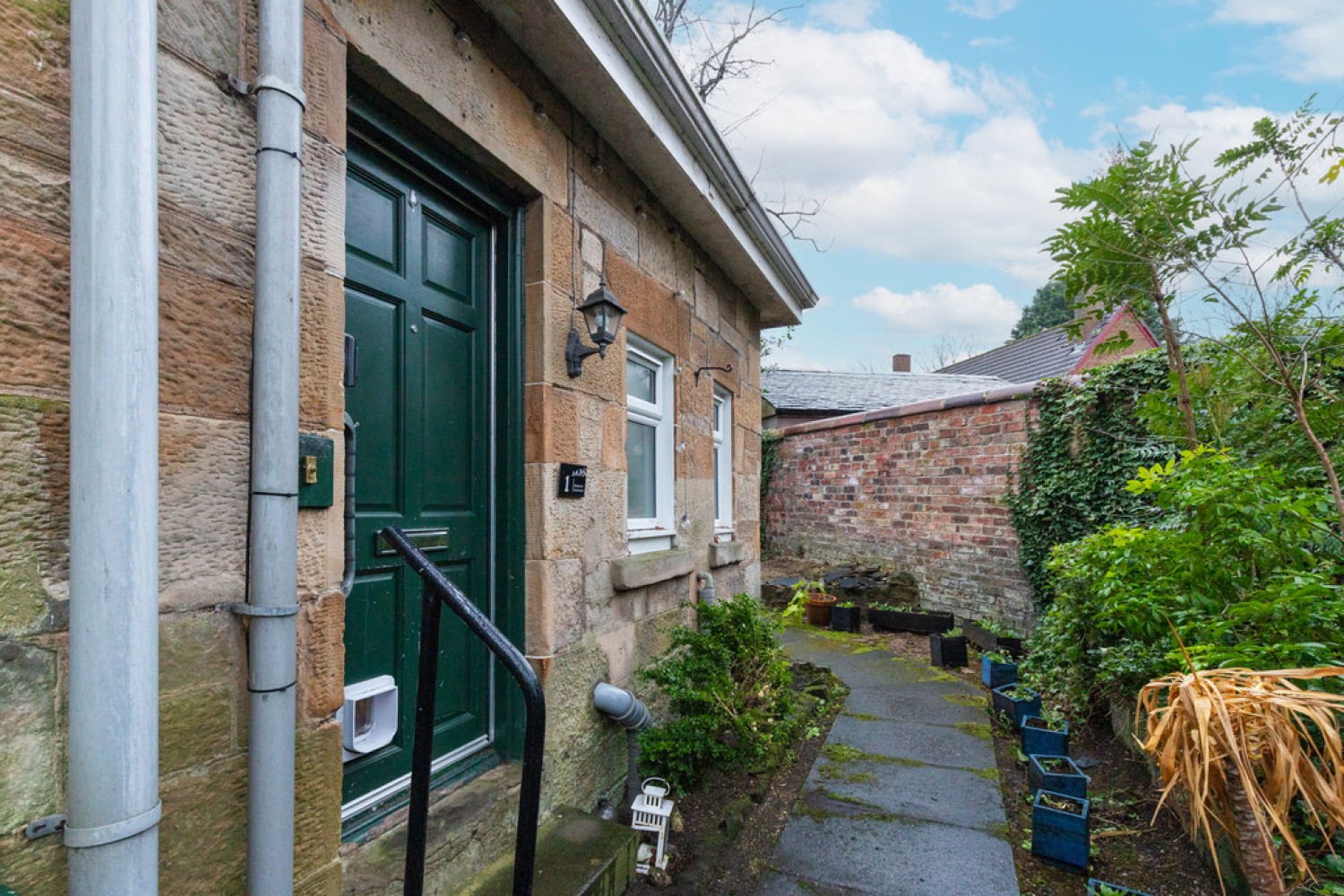 2 bedroom Flat in Queens Park Avenue, Queenspark, Glasgow