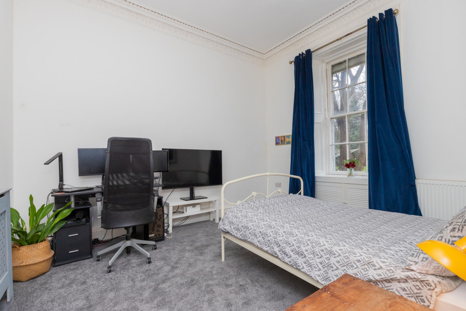 2 bedroom Flat in Queens Park Avenue, Queenspark, Glasgow