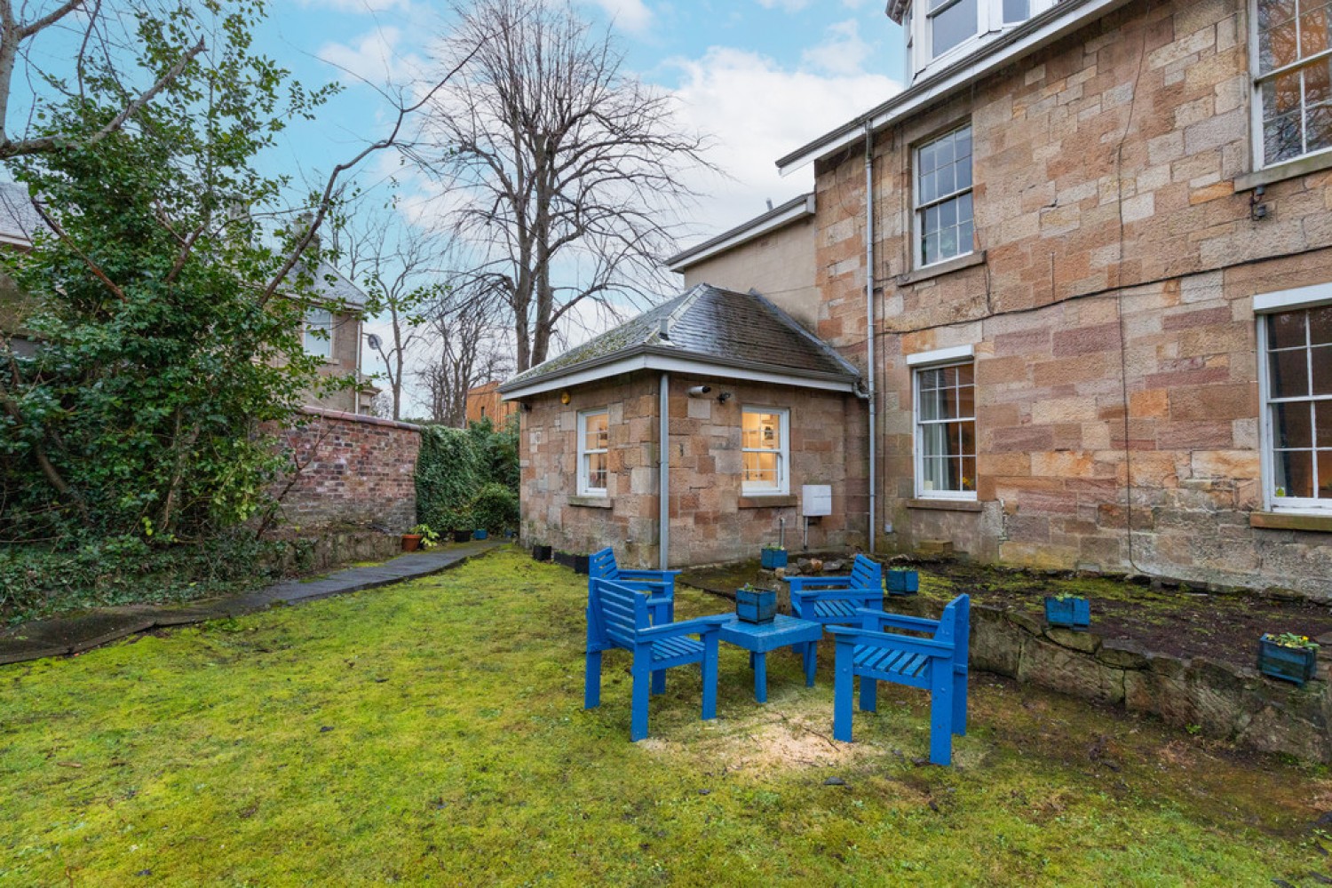 2 bedroom Flat in Queens Park Avenue, Queenspark, Glasgow