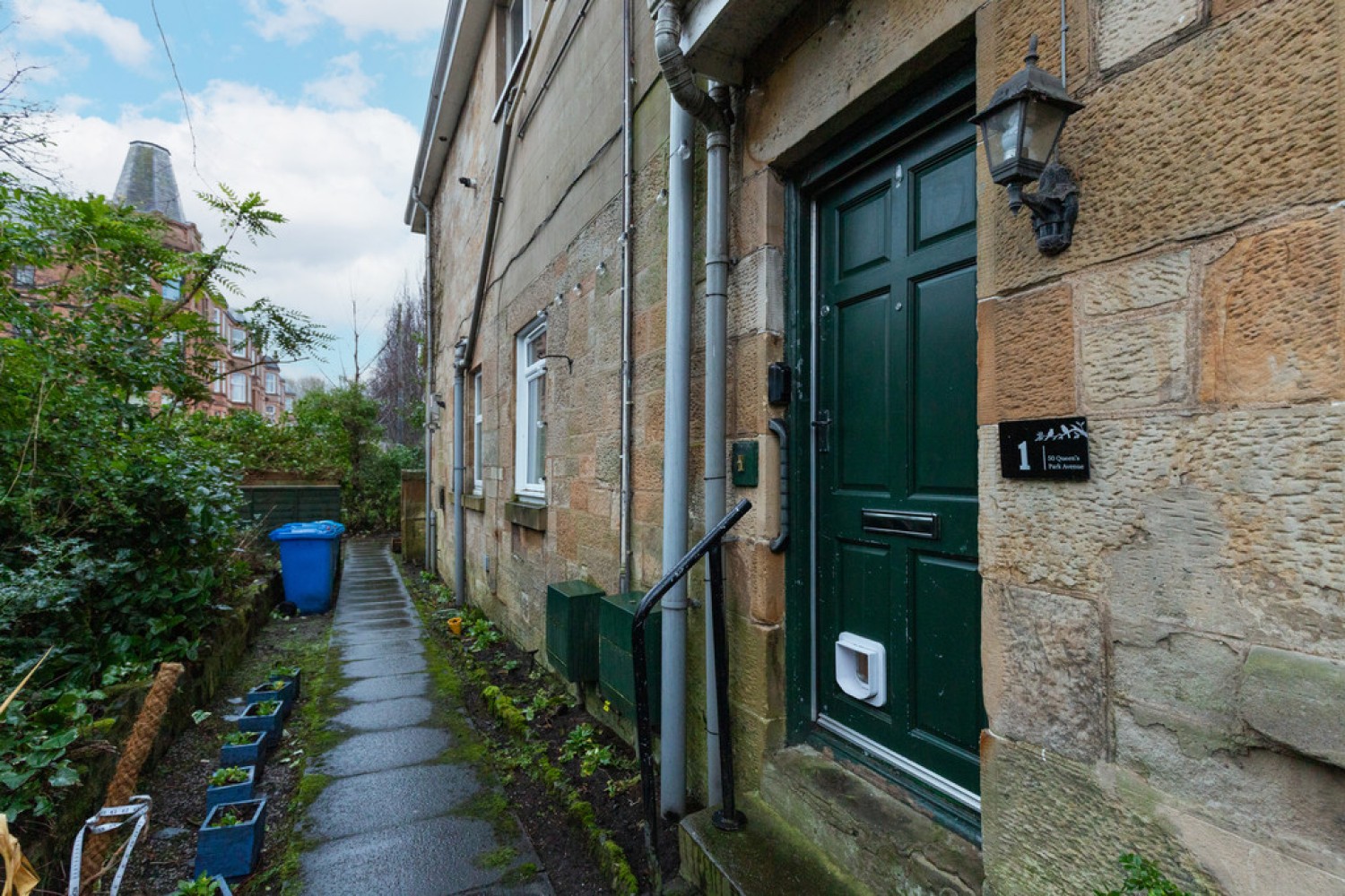 2 bedroom Flat in Queens Park Avenue, Queenspark, Glasgow