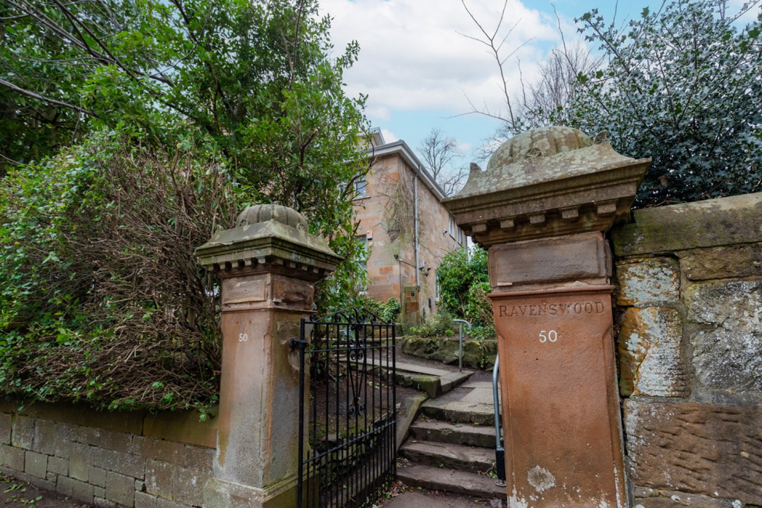 2 bedroom Flat in Queens Park Avenue, Queenspark, Glasgow