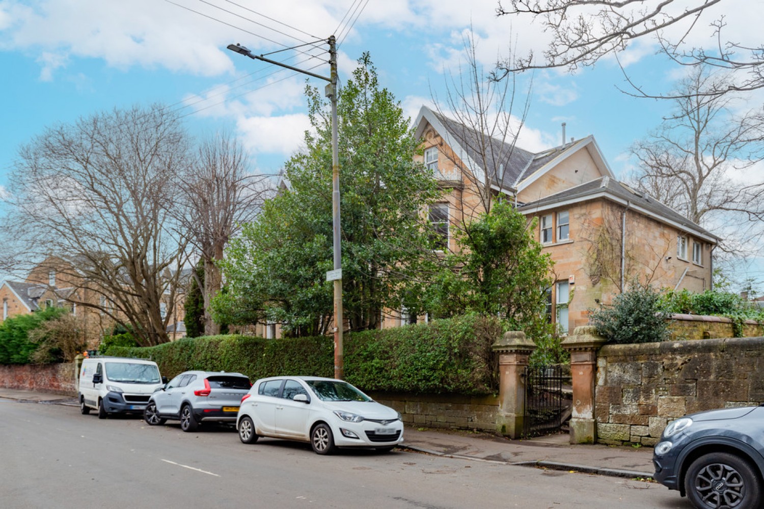 2 bedroom Flat in Queens Park Avenue, Queenspark, Glasgow