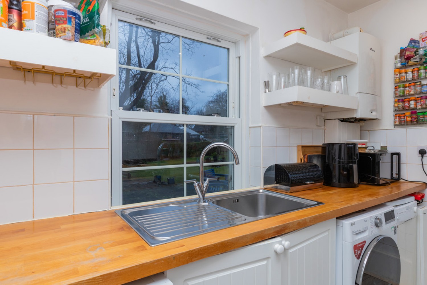 2 bedroom Flat in Queens Park Avenue, Queenspark, Glasgow