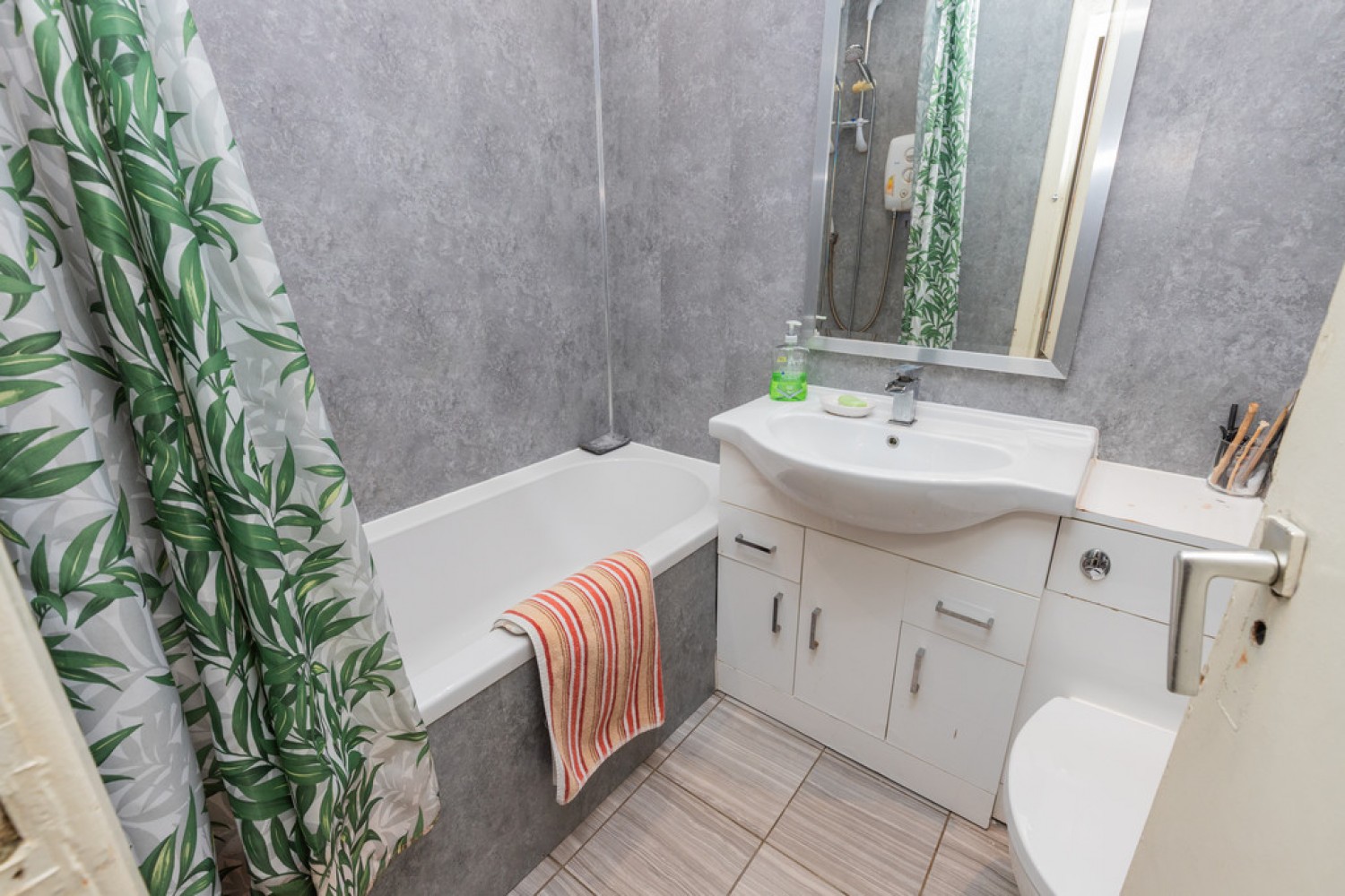 3 bedroom Flat for Sale Butterbiggins Road, Glasgow