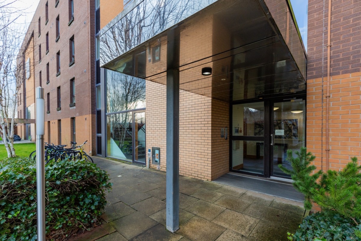 POLLOKSHAWS, HAGGS GATE, G41 4BB - UNFURNISHED