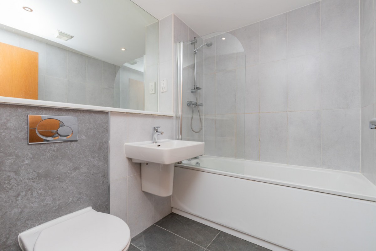 POLLOKSHAWS, HAGGS GATE, G41 4BB - UNFURNISHED